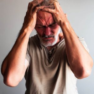 La fibromyalgie peut-elle provoquer des spasmes musculaires ou des tremblements ? Maxime a des contractions musculaires.